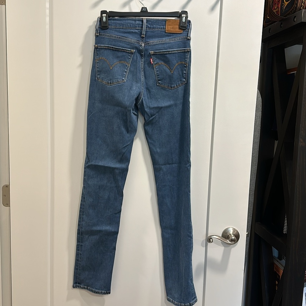 Levi's High Rise Straight - Picture 2 of 3